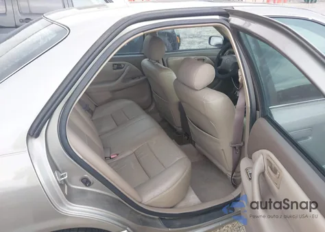 1998 Toyota Camry Le z USA, uszkodzony, nr VIN 4T1BG22K3WU290391